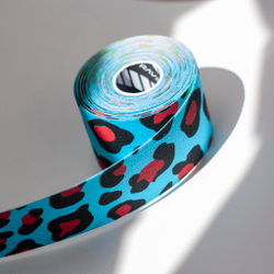 Кинезиотейп RaveTape BASE 5×5 — Ягуар (JAGUAR ON LIGHTBLUE)