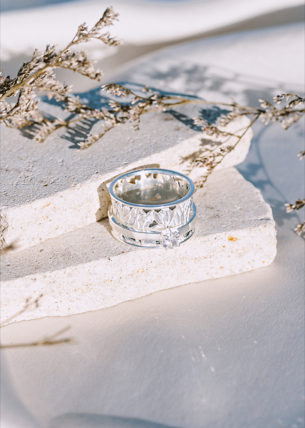 Кольцо «Сад лотосов» с белым цирконом