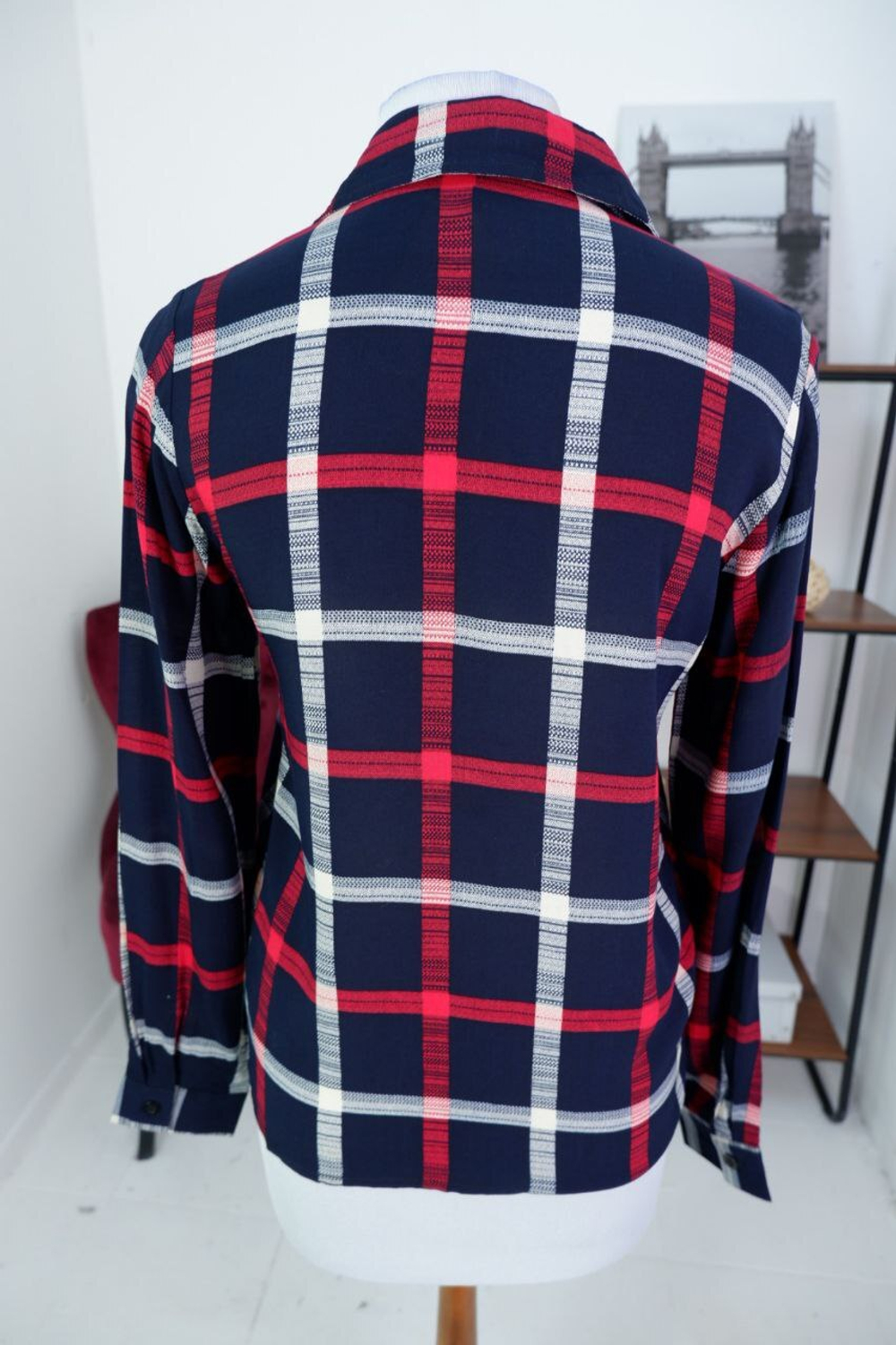 Рубашка акцентная из вискозы стильная 42 размер