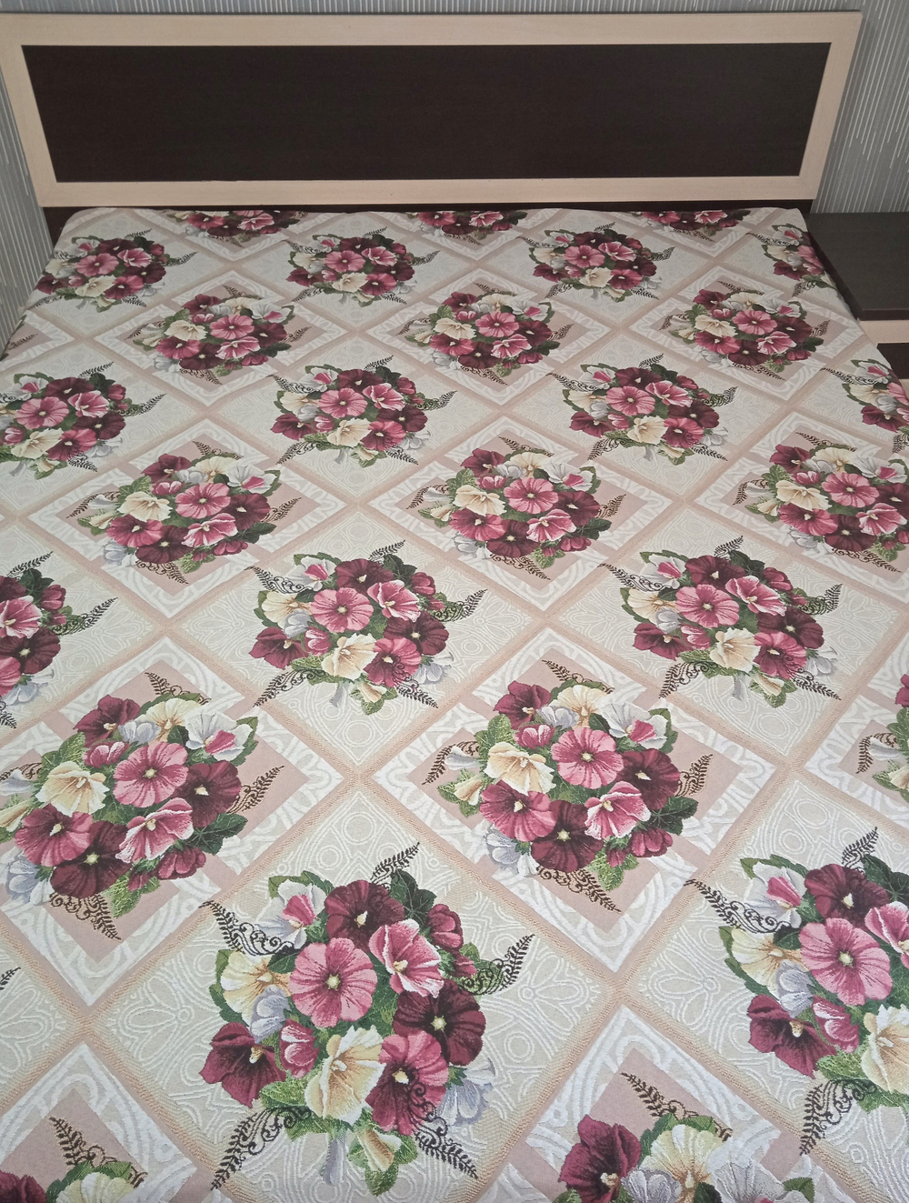 Покрывало гобеленовое Букетик с мальвами 1,5-спальный (150х200)