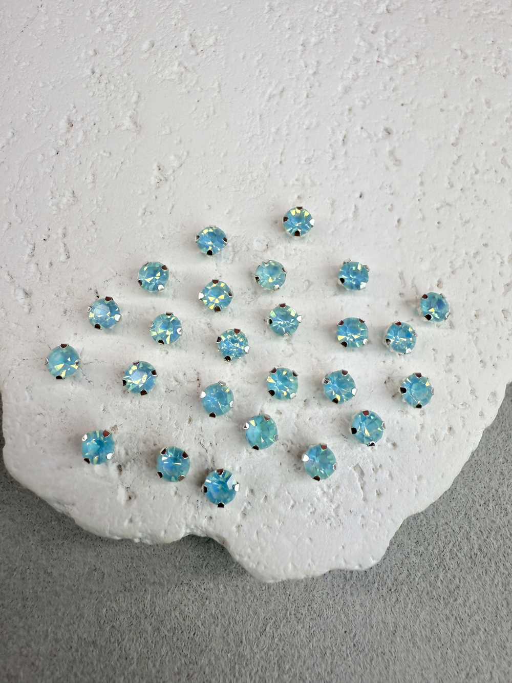 Шатоны 4 мм, Голубой радужный опал в серебре, 25 шт