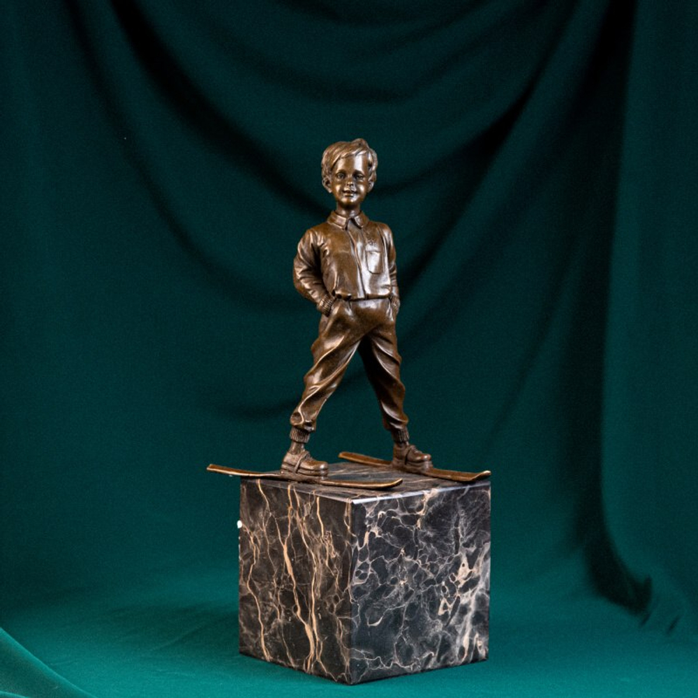 Кабинетная скульптура в Стиле Ар-Деко «Юный лыжник»