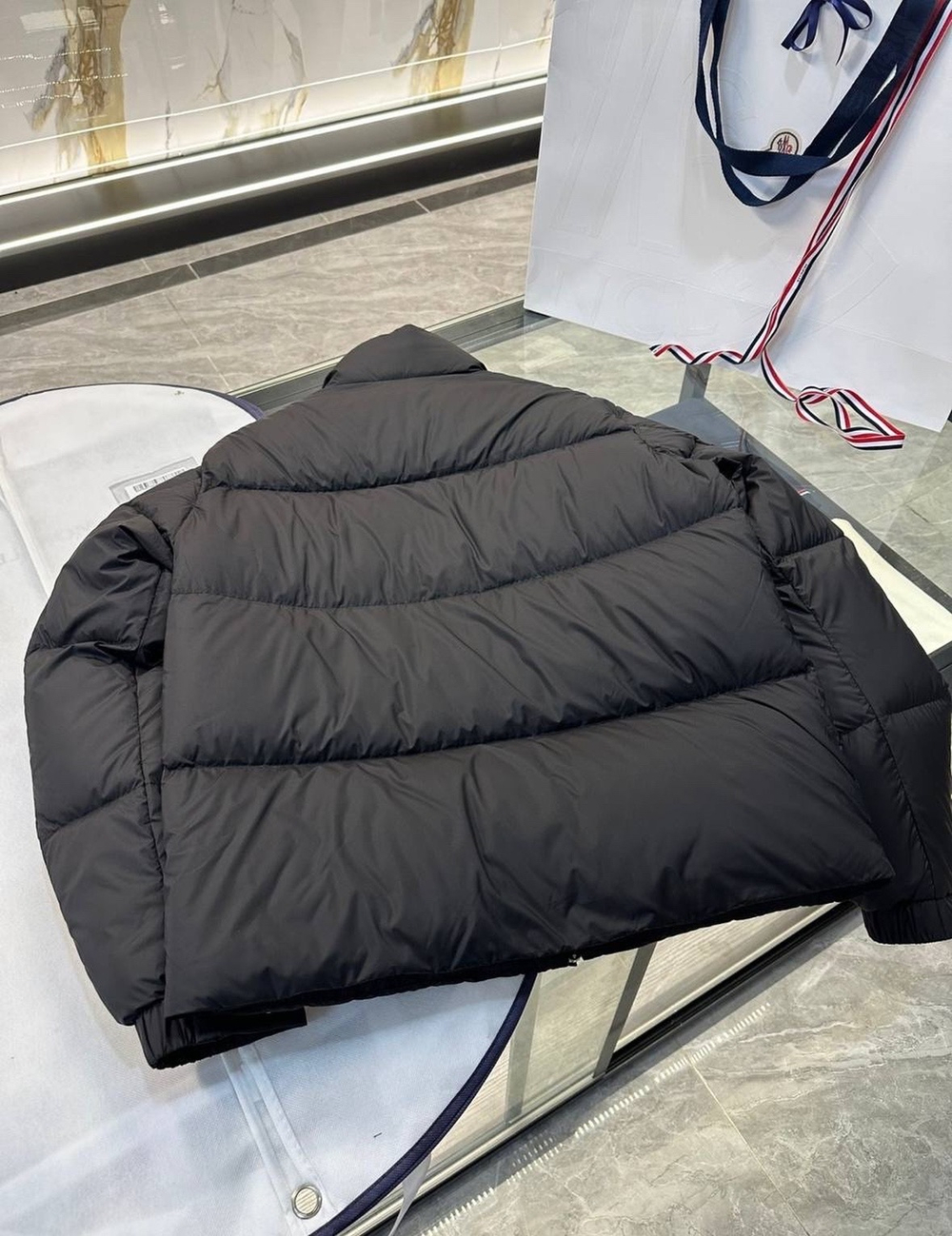 Пуховик Moncler