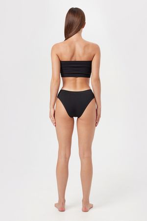 Бесшовный топ-бандо со стяжкой на груди