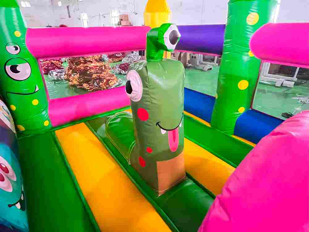 Коммерческий надувной батут «Монстроленд» 7*6*5,6 м