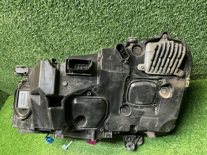 Фара правая Mercedes S W223 (20-нв) Digital Light