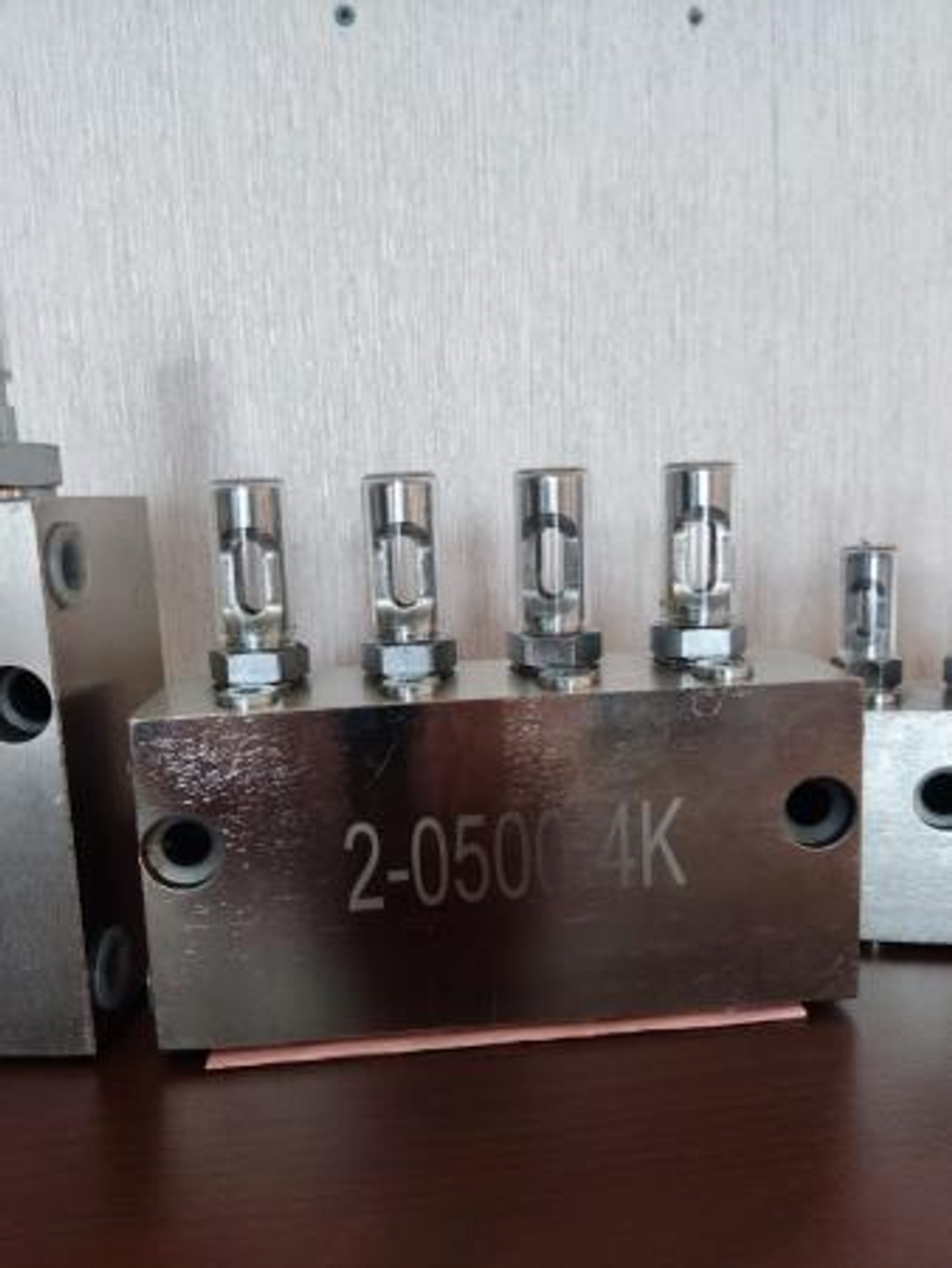 Питатель смазочный 2-0500-1 двухлинейный