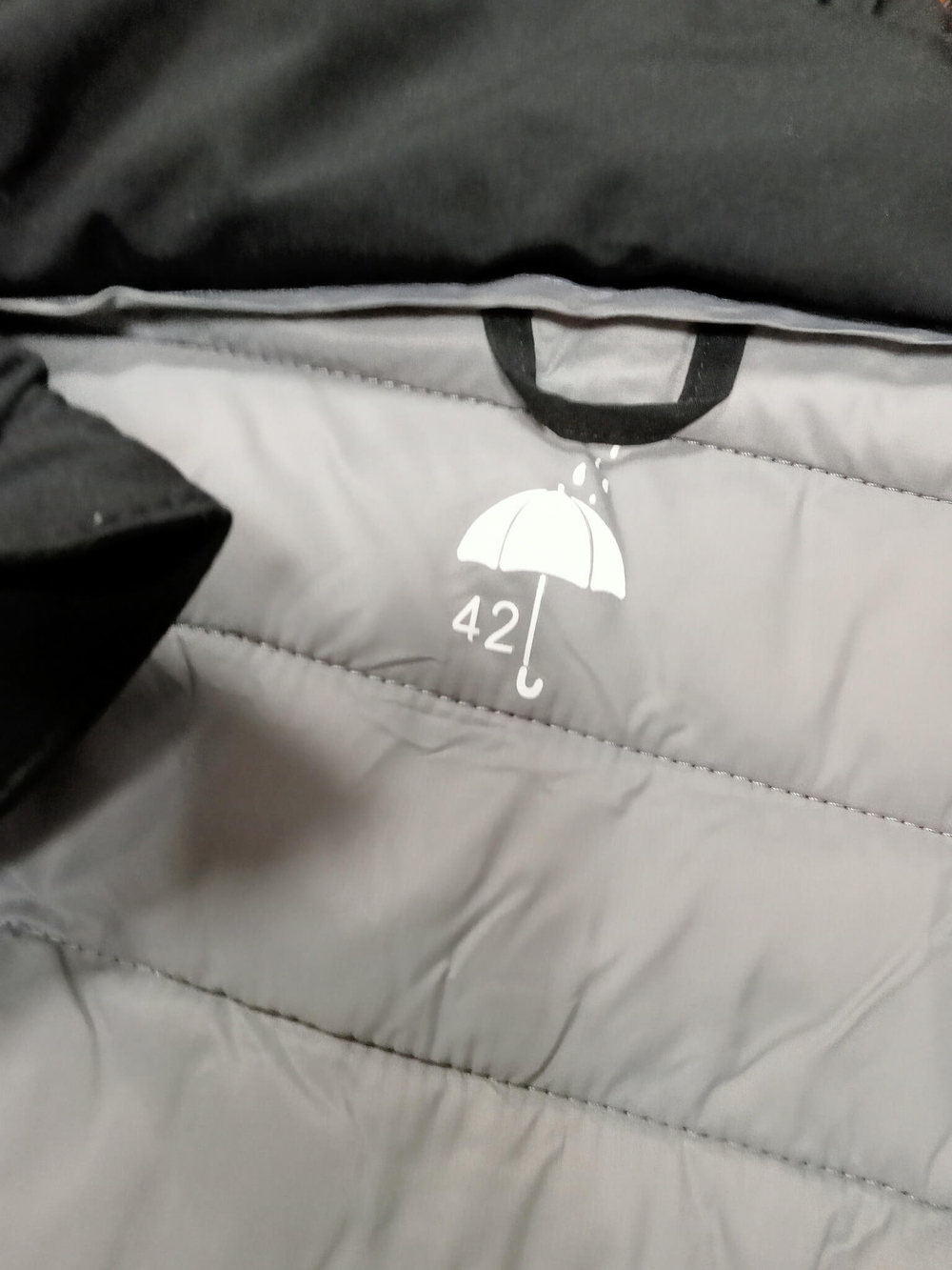 Куртка Rainwear женская черного цвета. Капюшон,молния,липучки,кнопки.Размер 48 русский
