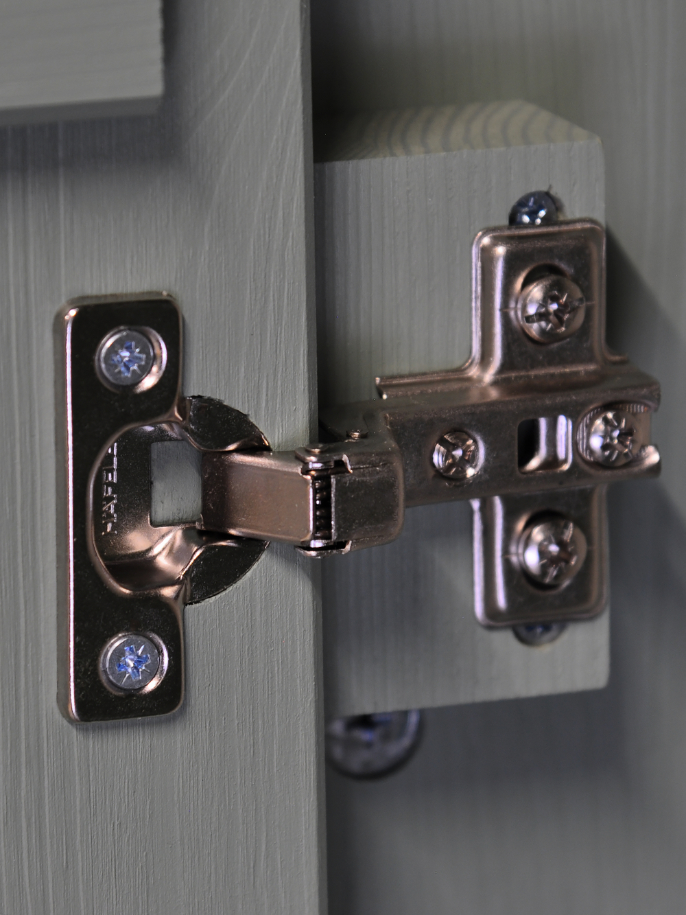 Шкаф распашной для одежды Неаполь из натурального дерева, зеленый