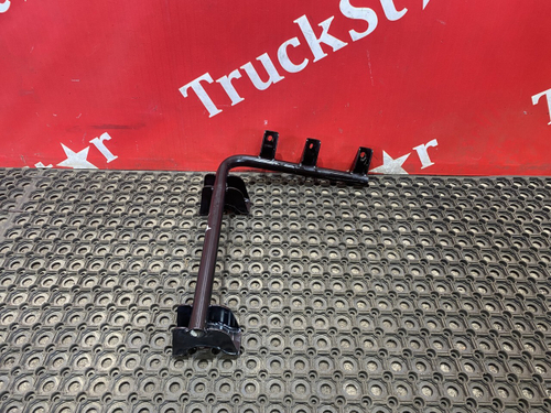 Кронштейн спойлера шасси правый 2023г