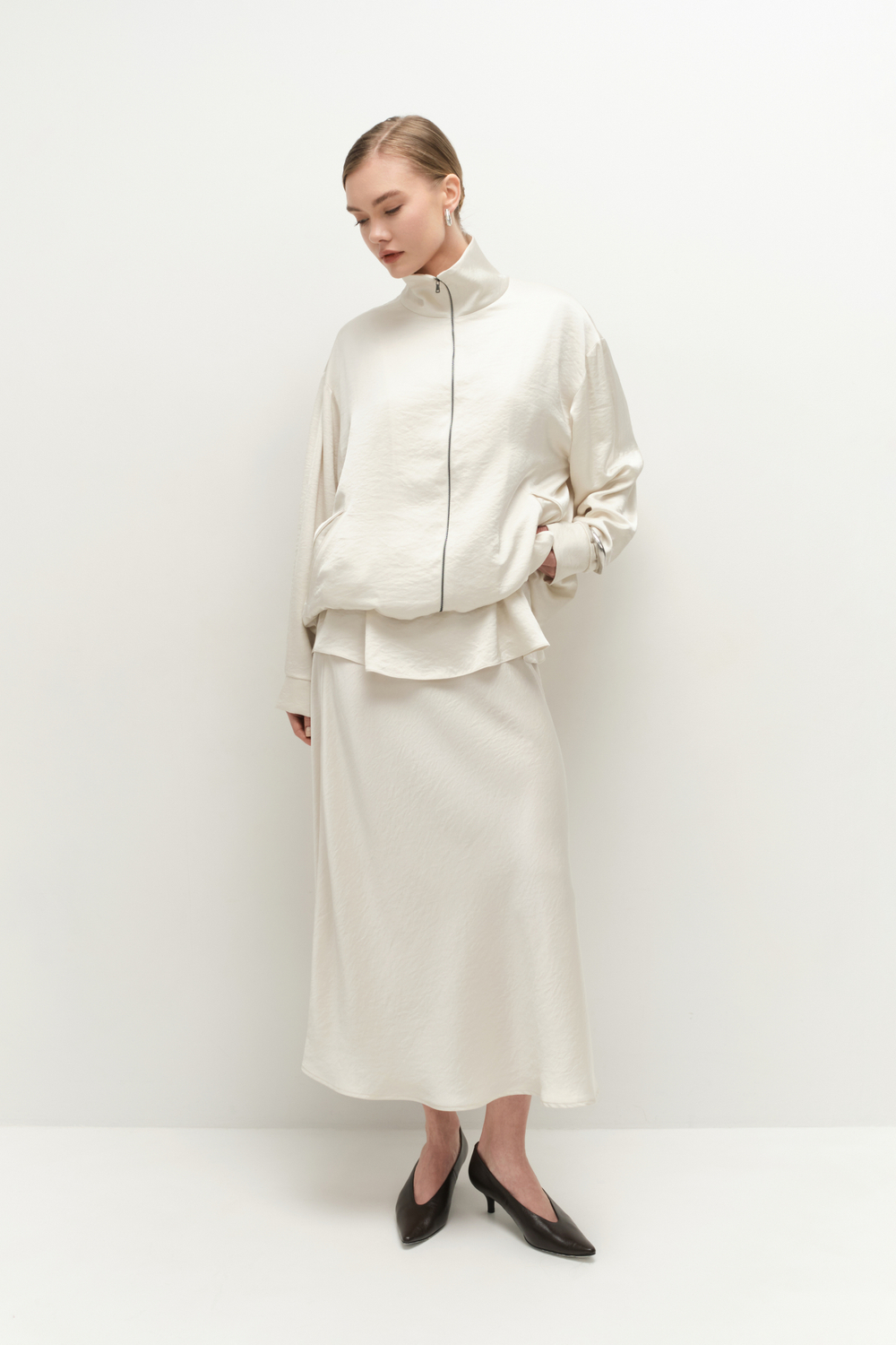 Бомбер струящийся