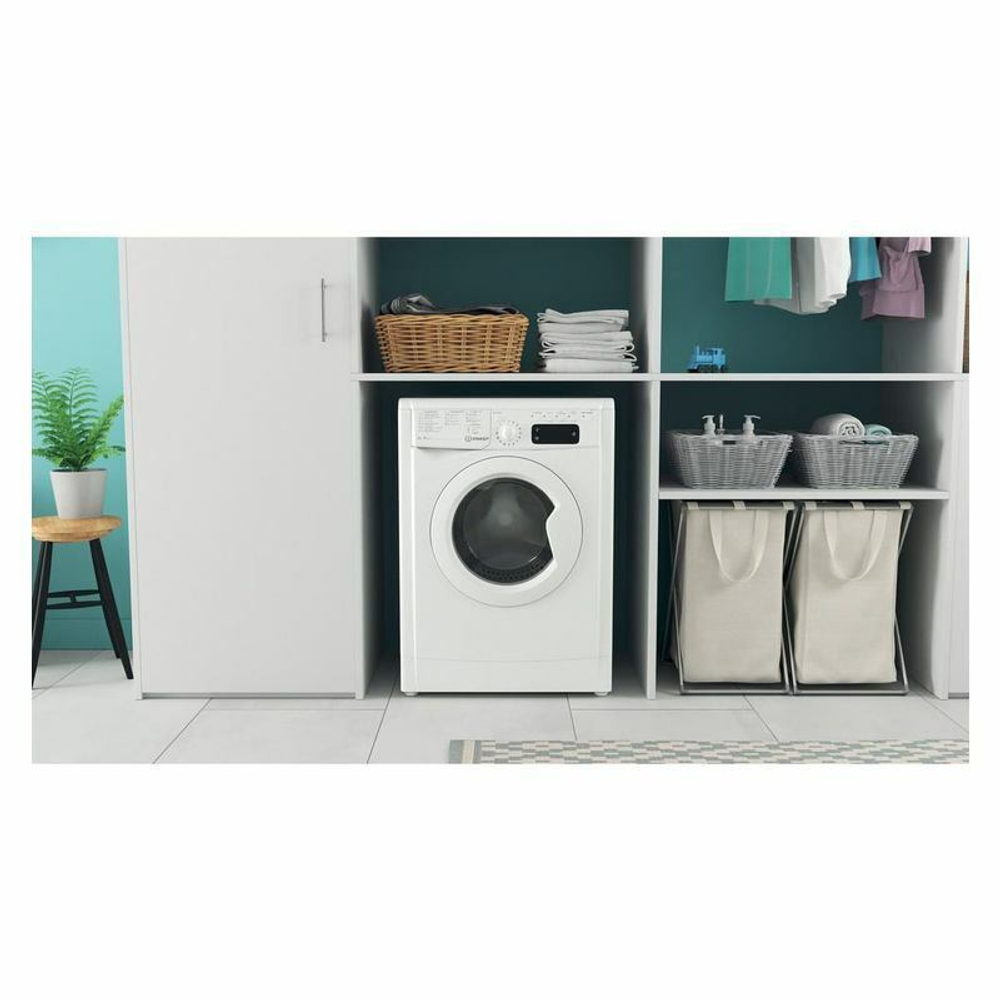 Стиральная машина Indesit IWSE 6105 B (CIS/L)