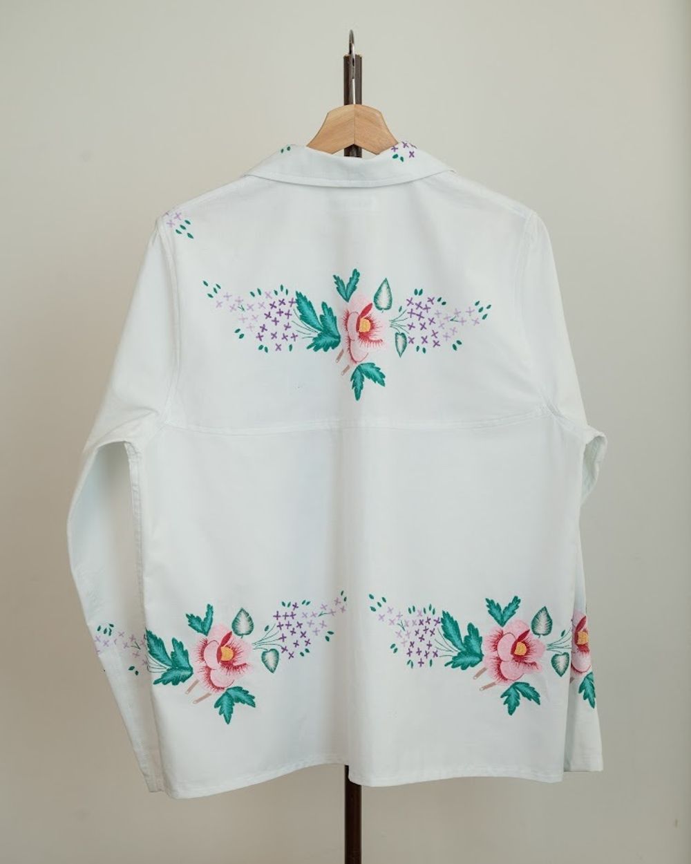 Рубашка Soeurs Расшитая Крупными Цветами белая