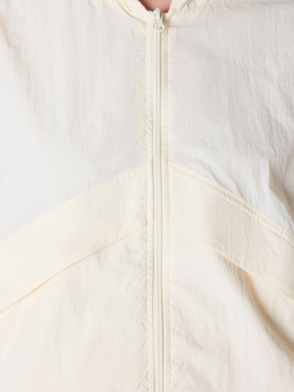 Олимпийка из нейлона "Молоко" женская