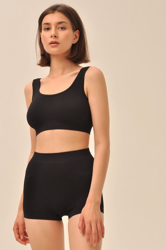 Трусы-шорты с плетением косичка черного цвета