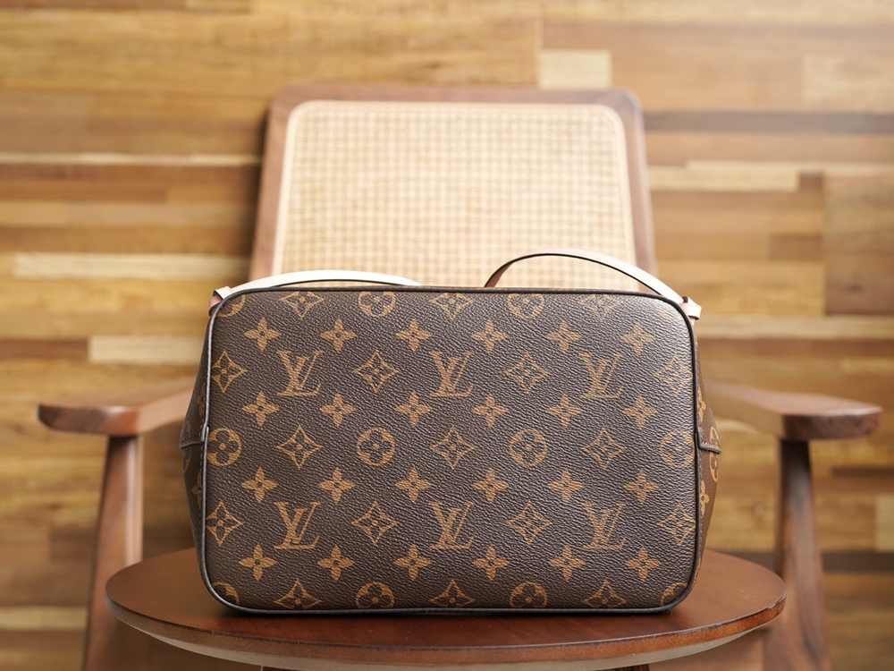Louis Vuitton NeoNoe MM