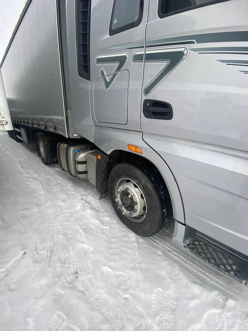 FAW J7 4x2 Седельный тягач CA4180P77K25E5 (Дизельный, 12,5 л, 553 л.с., АТ)