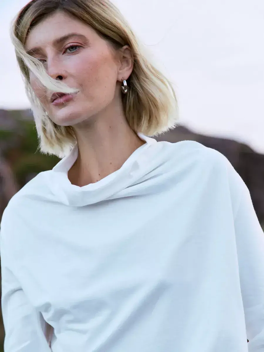 Лонгслив с цельнокроеным воротником