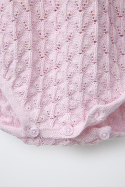 ZARA ПЕРФОРИРОВАННЫЙ ТРИКОТАЖНЫЙ КОМБИНЕЗОН, МЯГКИЙ РОЗОВЫЙ