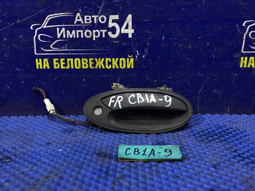 Ручка двери передней правой внешняя MITSUBISHI LANCER 1994