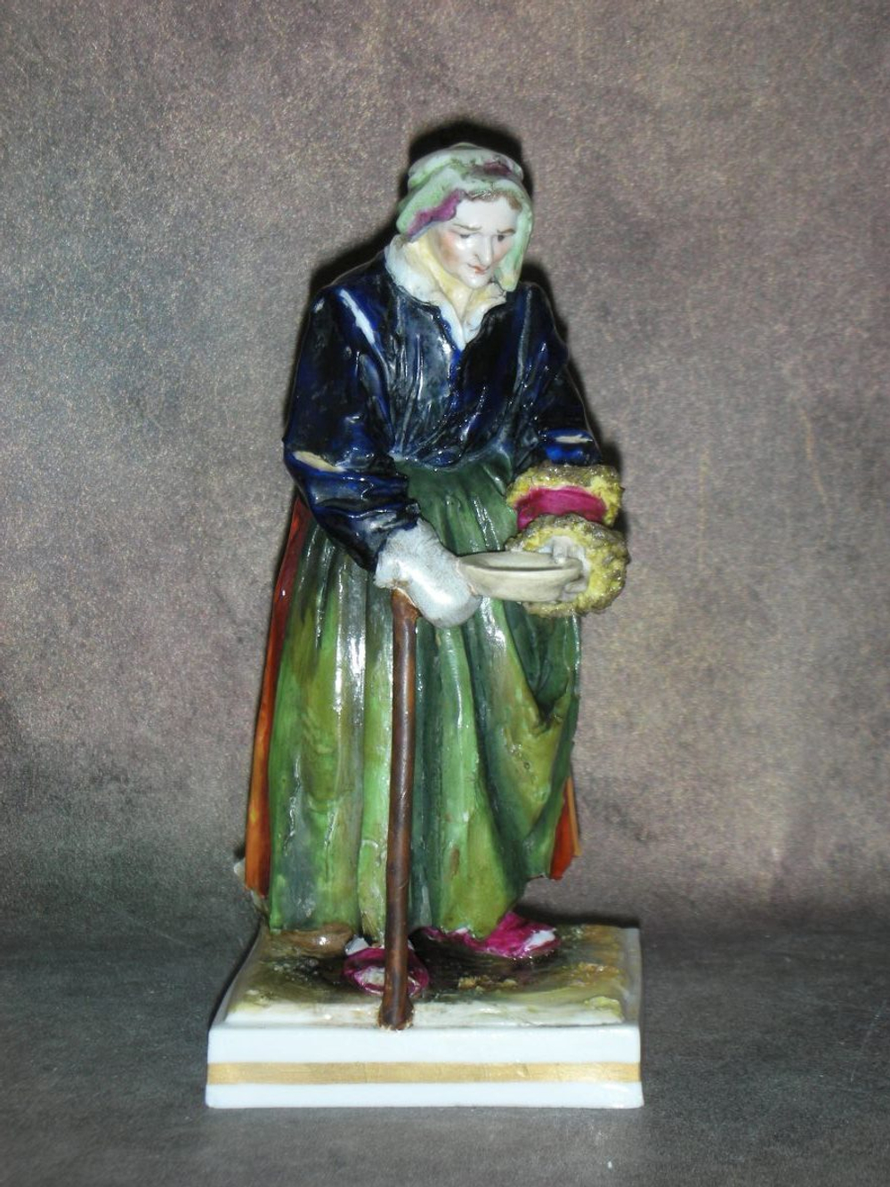 Статуэтка. Фарфор. Нищенка. Volkstedt. Германия