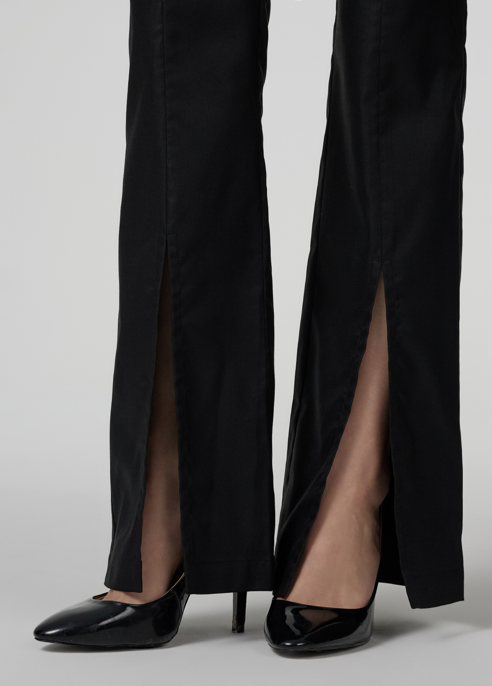 Брюки-клеш с разрезом