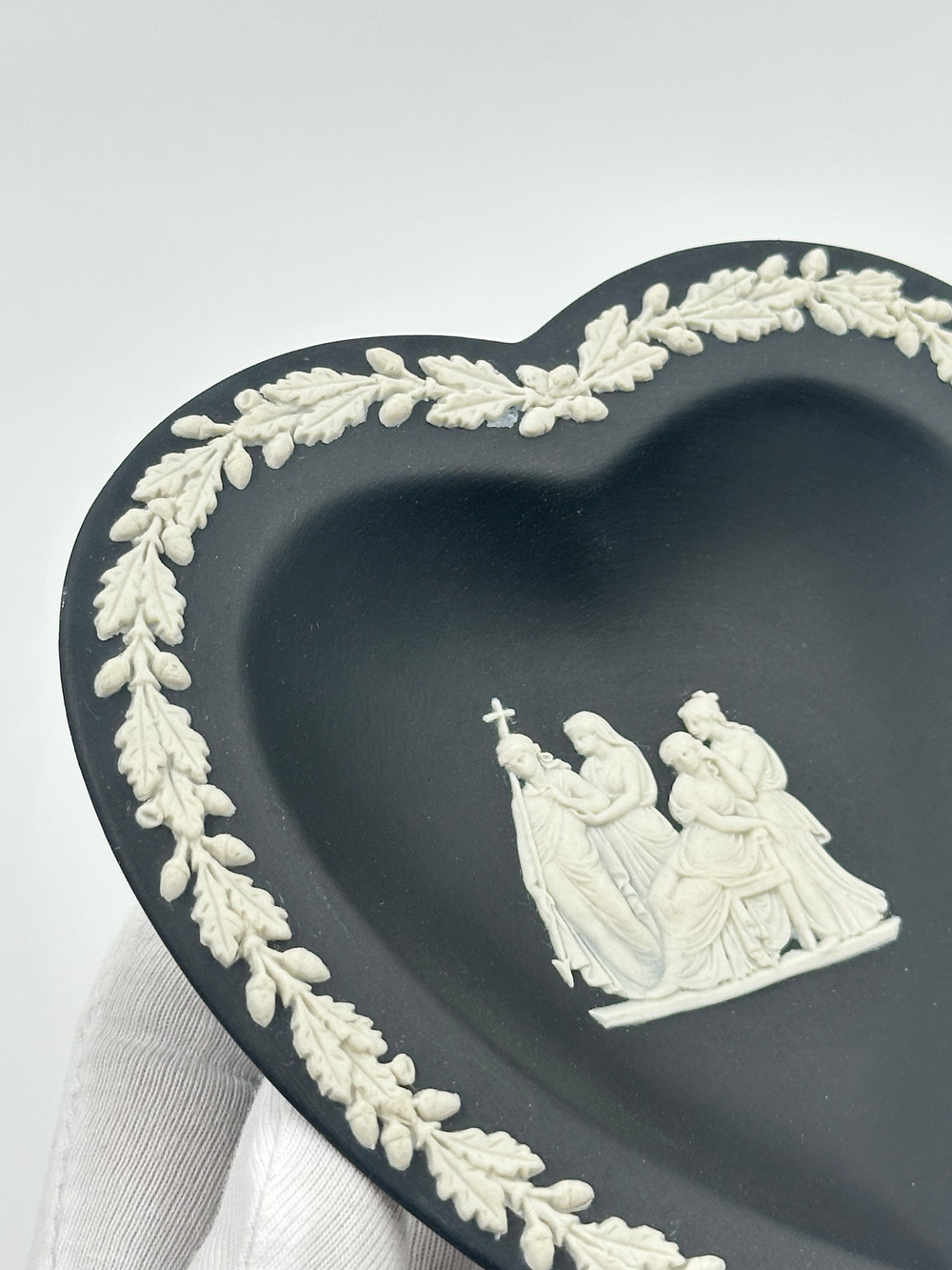 Декоративная тарелочка Wedgwood чёрная