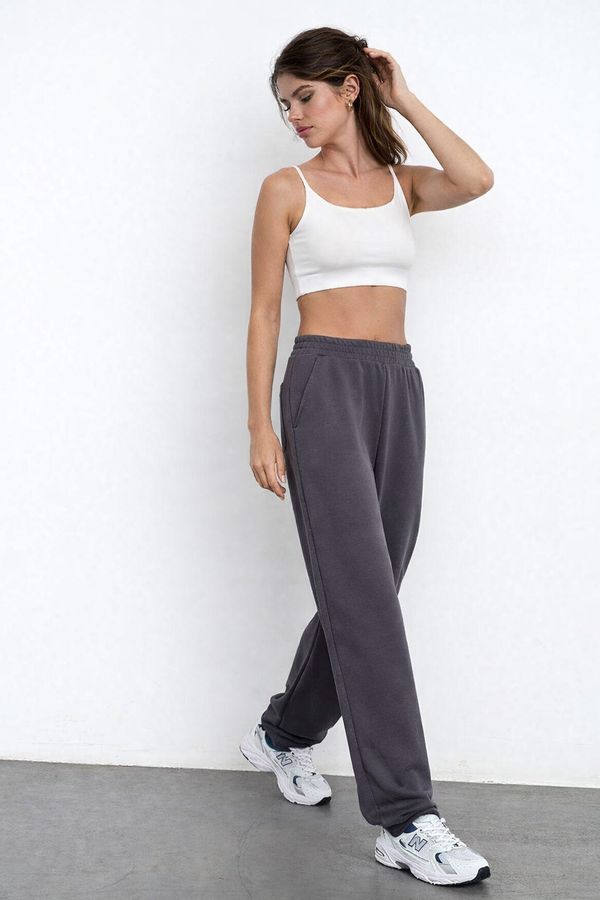 Джоггеры бананы без начеса из премиум футера цвета антрацит