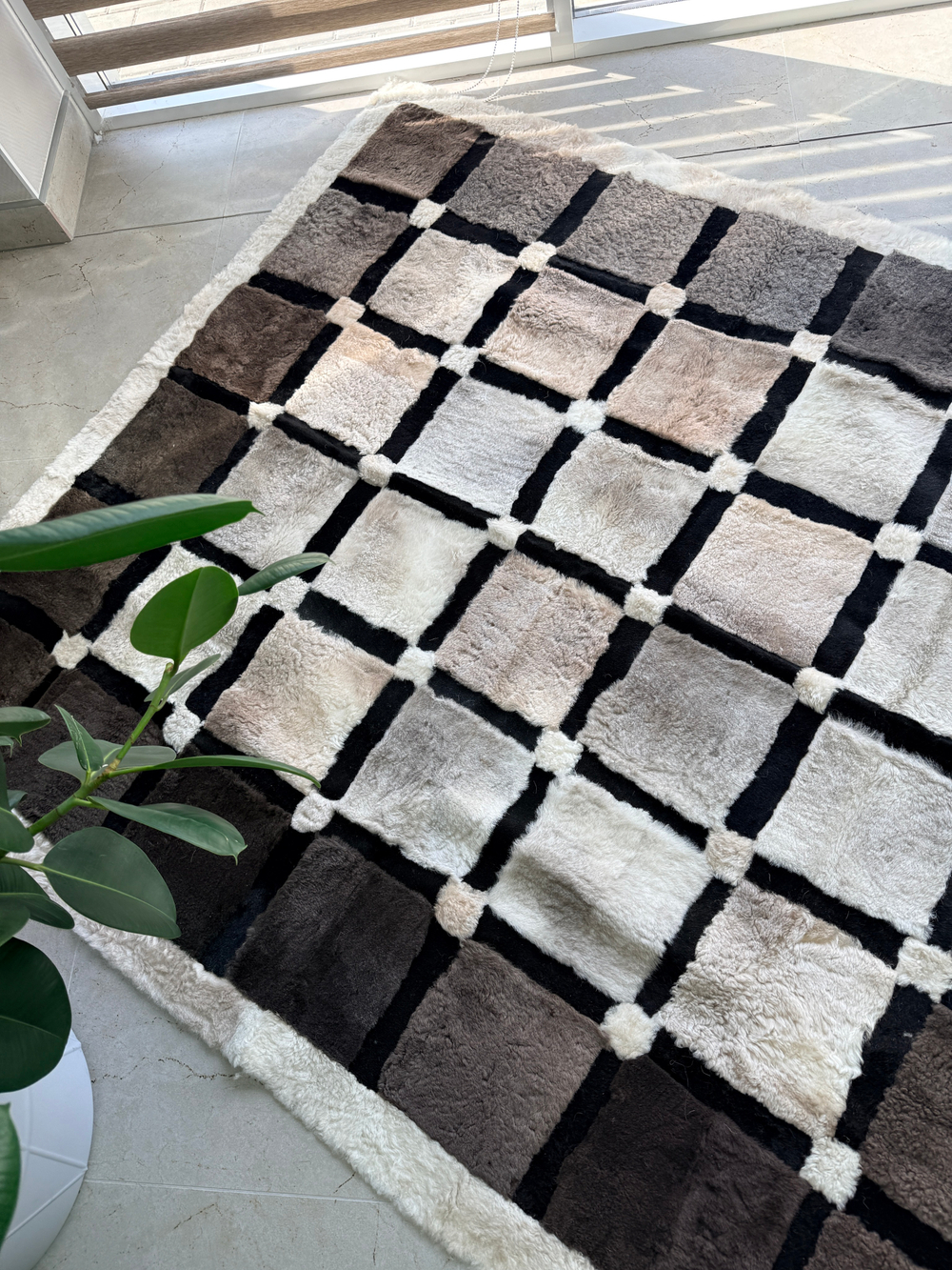 Ковер прямоугольный натуральный мех овчина, 200 х 180 см.