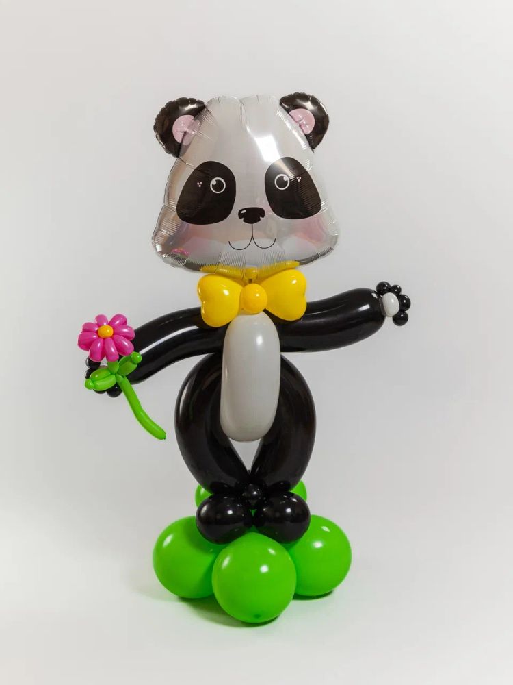 Милая панда с ромашкой, фигура из шаров