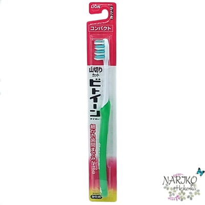 Компактная зубная щетка LION Between с косым срезом щетинок, жёсткая.