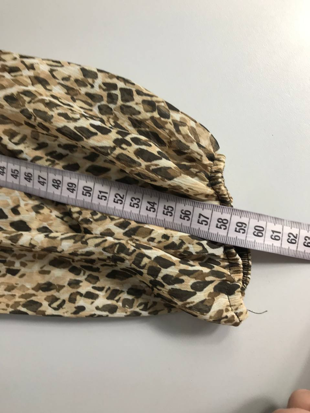 Платье Zara с анималистическим принтом, маркировка XS, визуально 42 размер