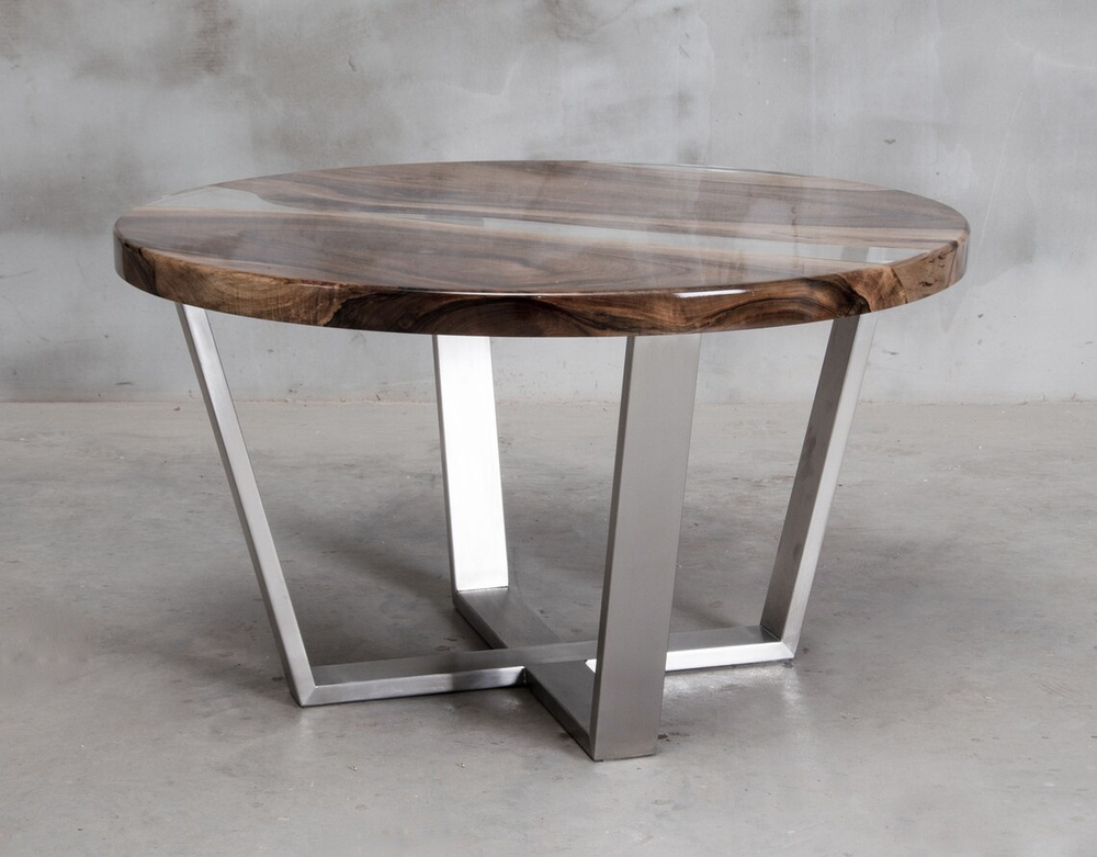 Журнальный столик с матовыми ножками