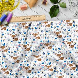 Ткань мембрана маленькие оленята в траве на белом фоне