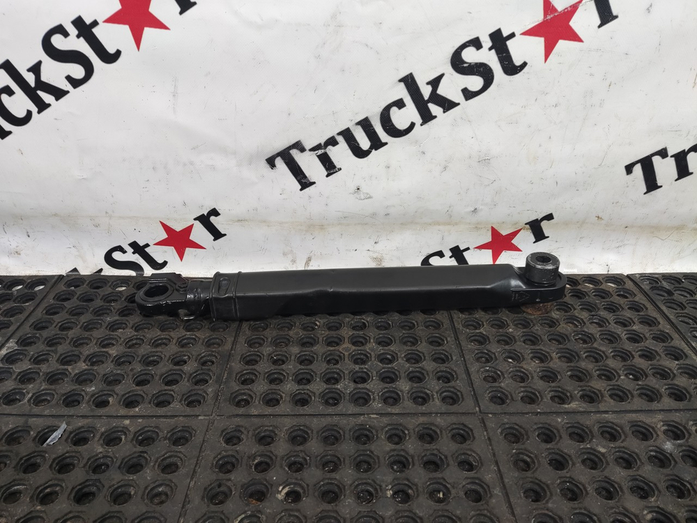 Цилиндр подъёма кабины правый 2016г.