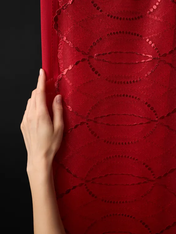 05-173 Вышивка на неэл. сетке 23 см, красный 100