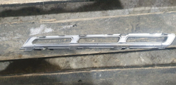 Молдинг решетки радиатора Mercedes GLS (X166) 15-19 Б/У Оригинал A1668882085