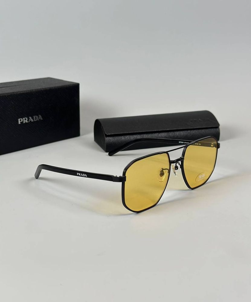 Очки Prada