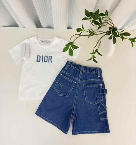 Детские джинсовые шорты и классическая футболка Christian Dior