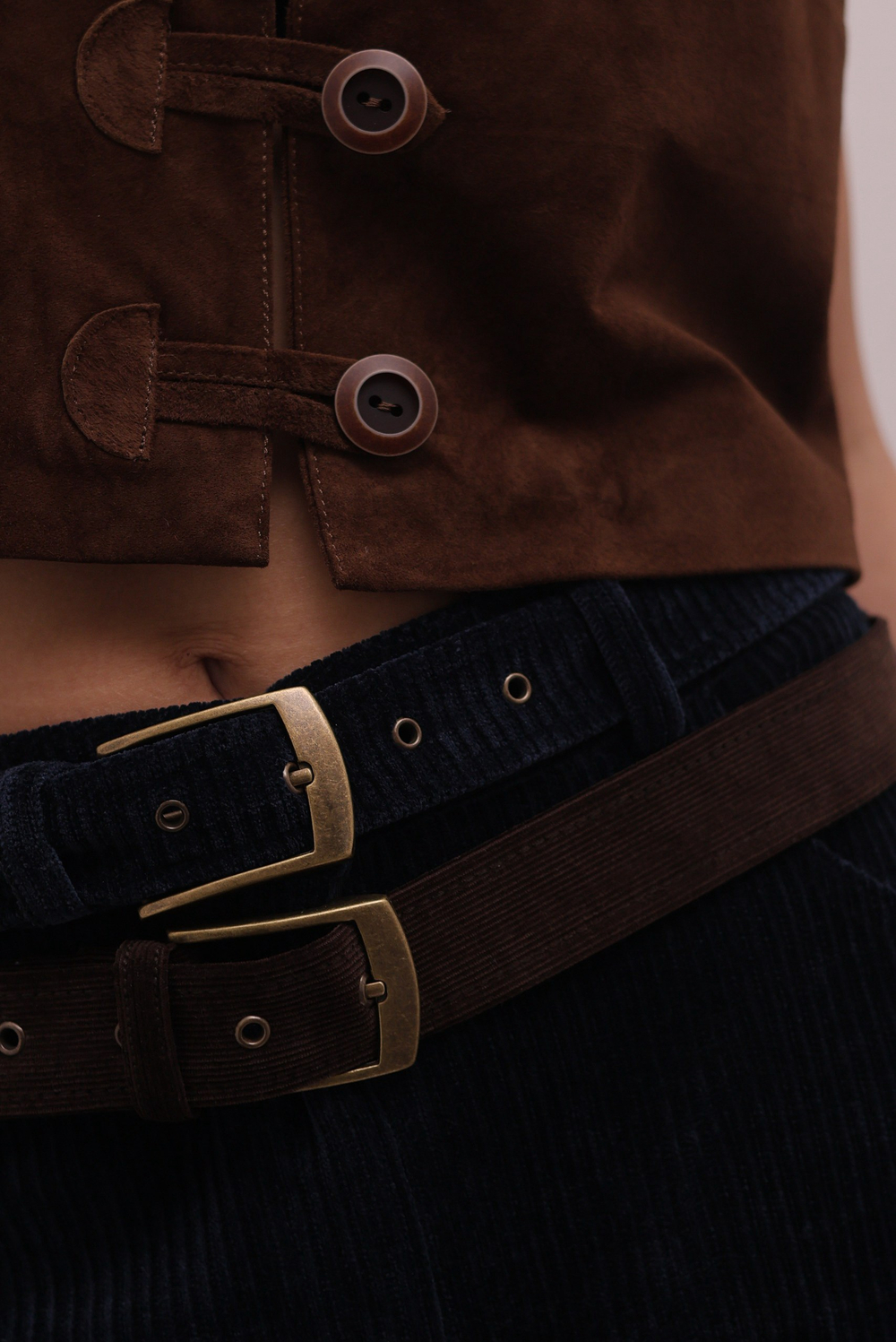 Брюки из вельвета с двойным ремнем