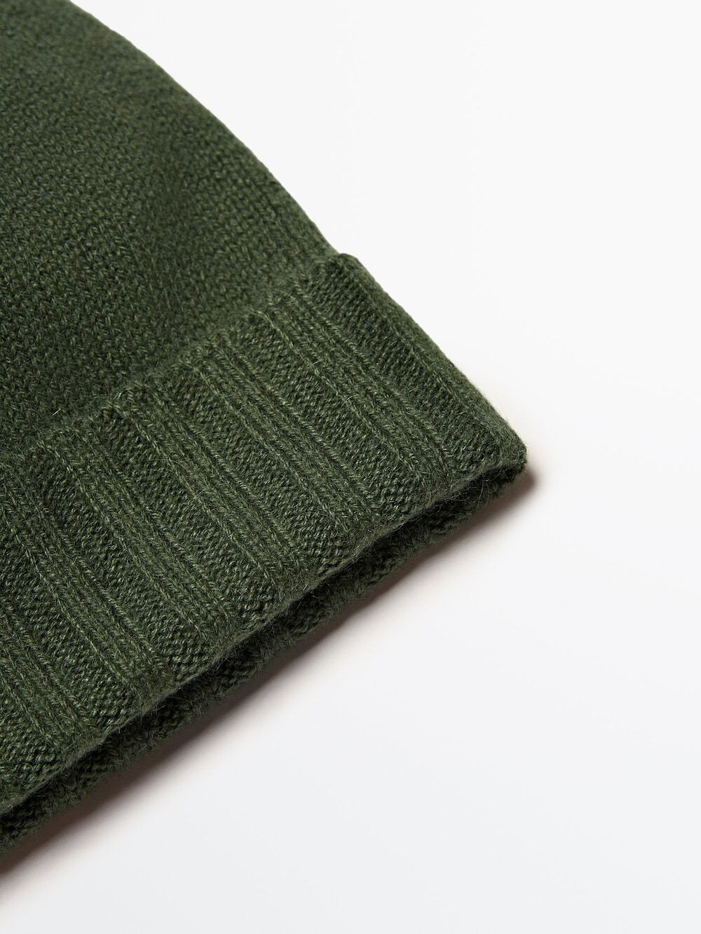 Massimo Dutti Шапка бини из 100% кашемира в рубчик с отворотом, фисташковый