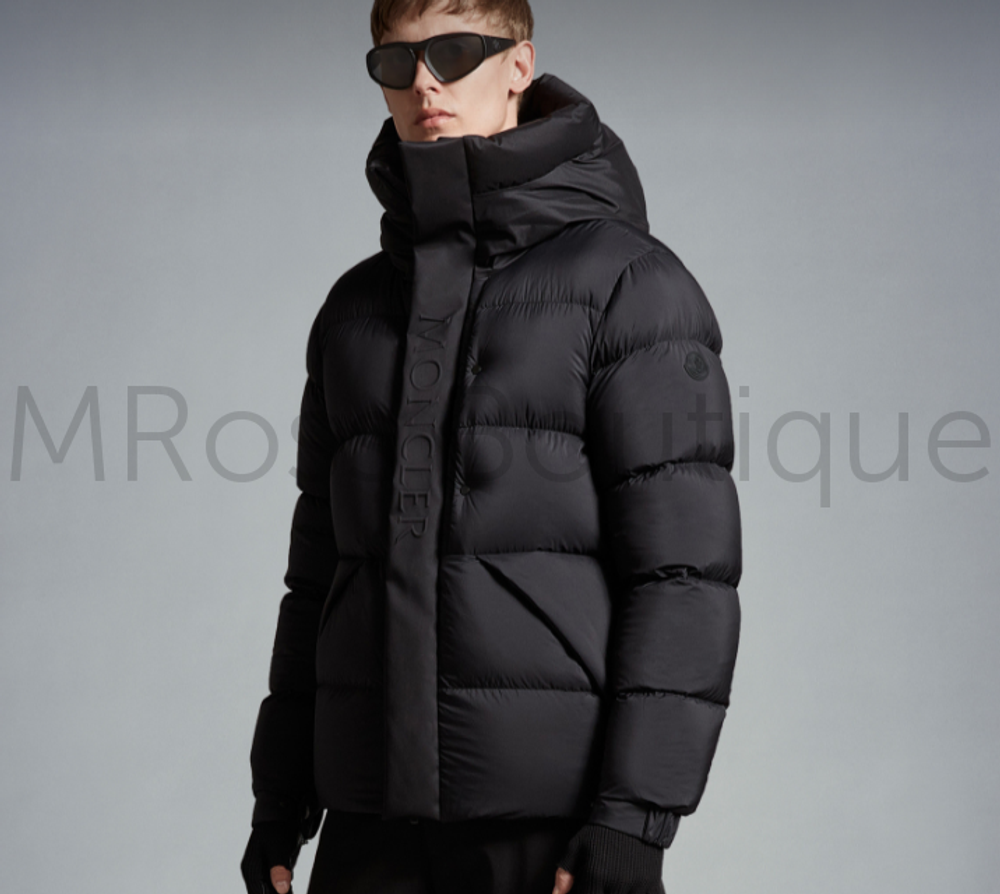 Пуховик Madeira Moncler черного цвета