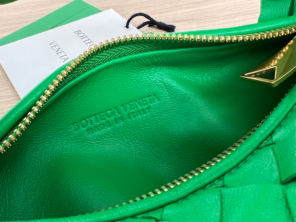 Bottega Veneta Mini Jodie 28 cm