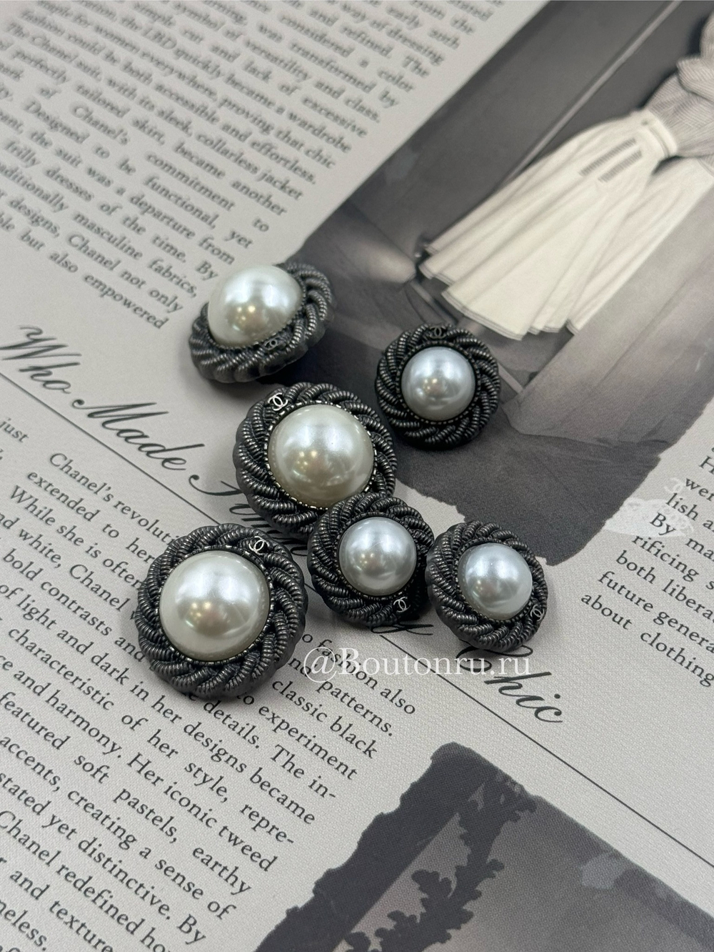 Пуговицы Шан. жемчуг в обрамлении графитовый металл