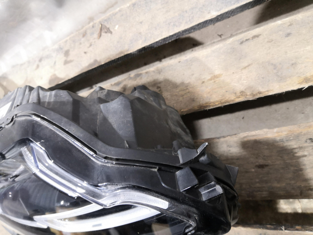 Фара правая в сборе Range Rover Velar Matrix Plus LR093384