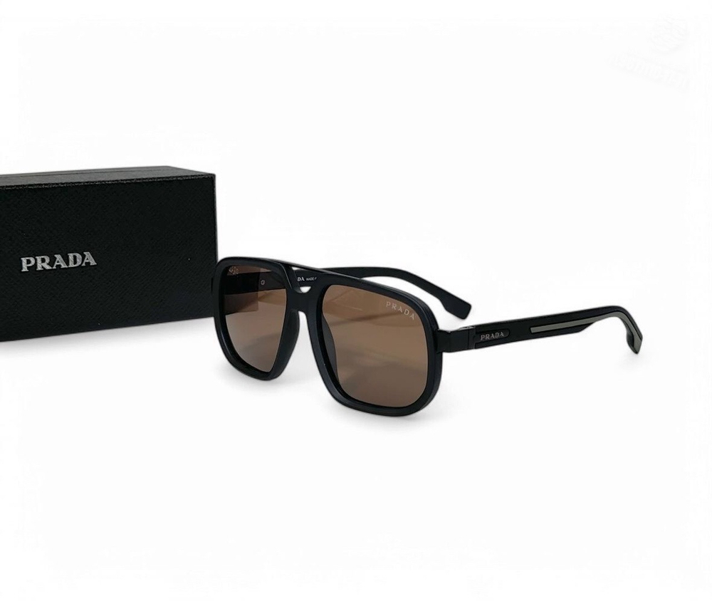 Солнечные очки Prada