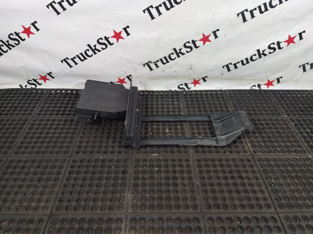 Кронштейн переднего крыла левый 2023г.