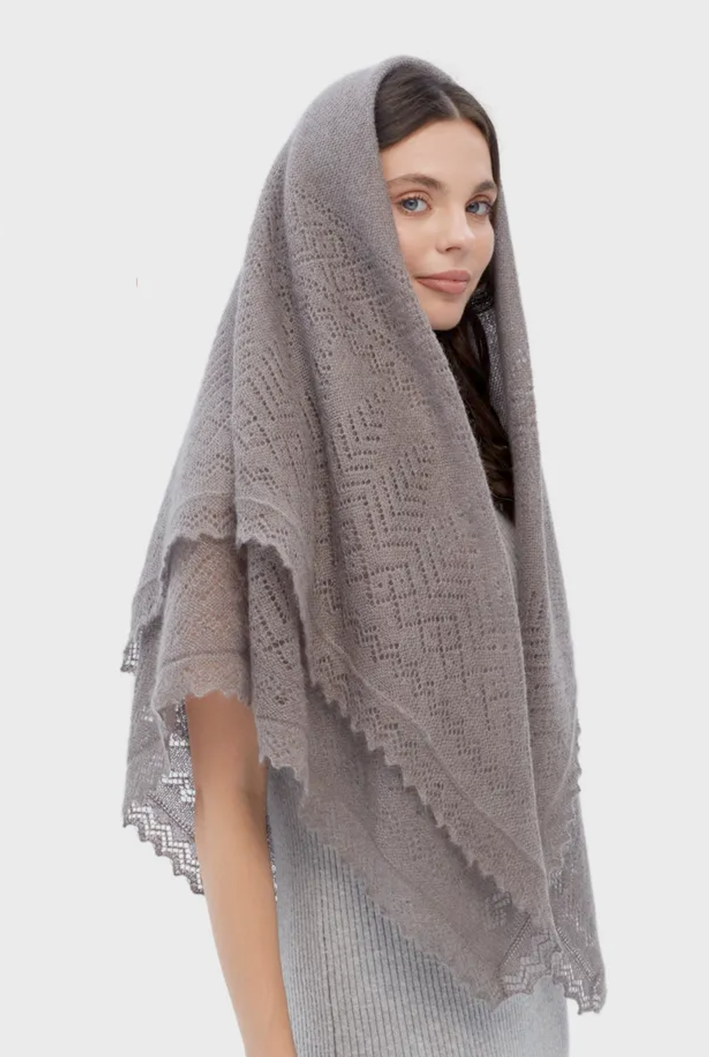 Оренбургский пуховый платок П2-125-03 серый