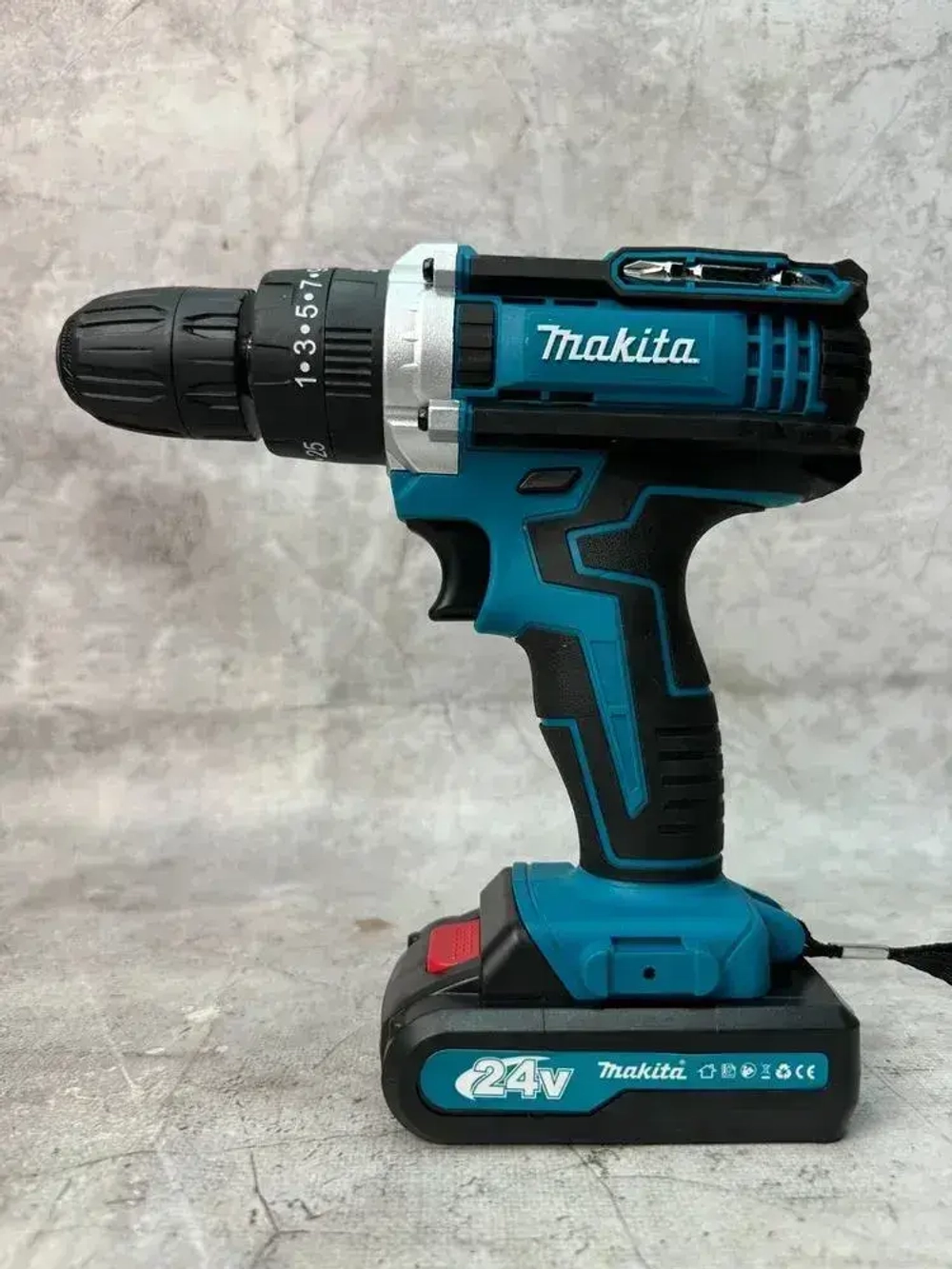 Makita Дрель-шуруповерт, 24 В, 25 Нм, 2 АКБ