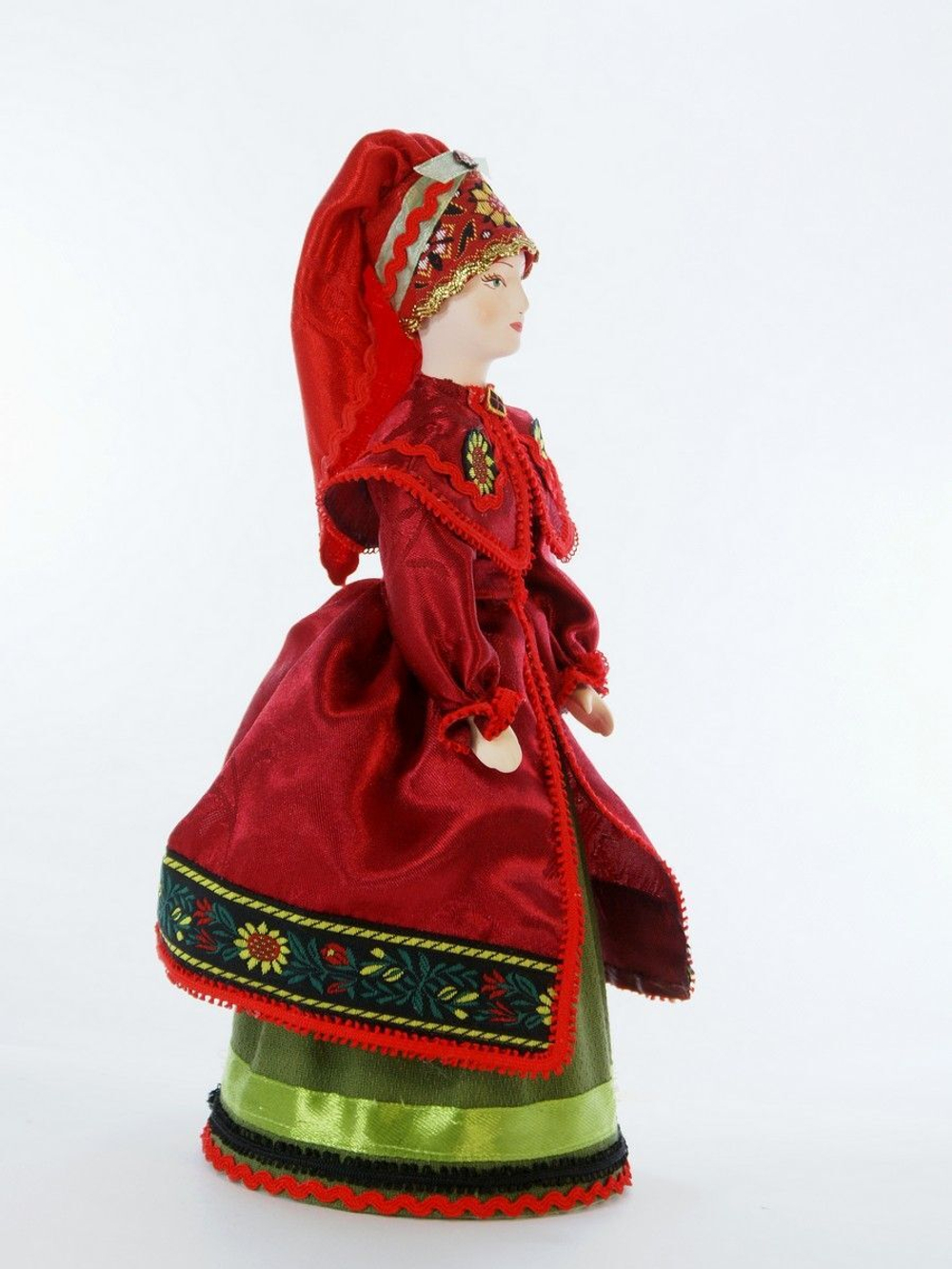 Кукла фарфоровая Украинка в праздничном костюме Киевской губернии